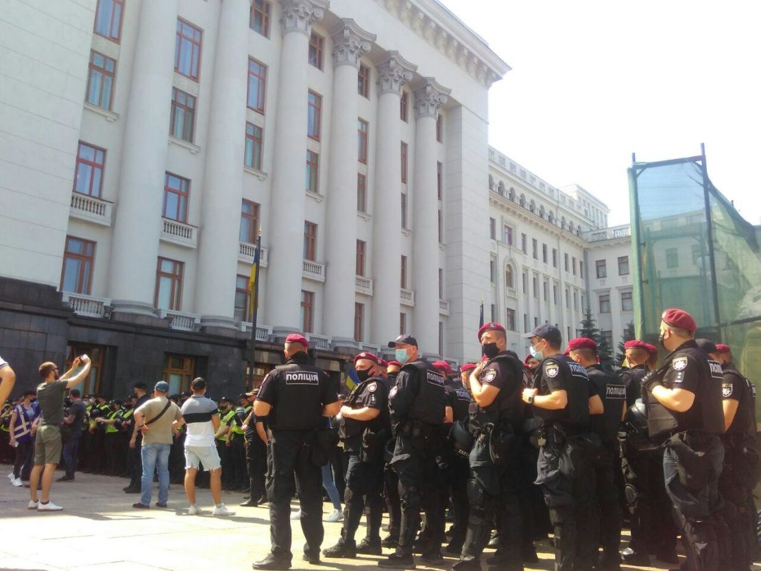 Під ОП мітинг Демсокири та Партії Шарія: сутички (Фото/Відео)