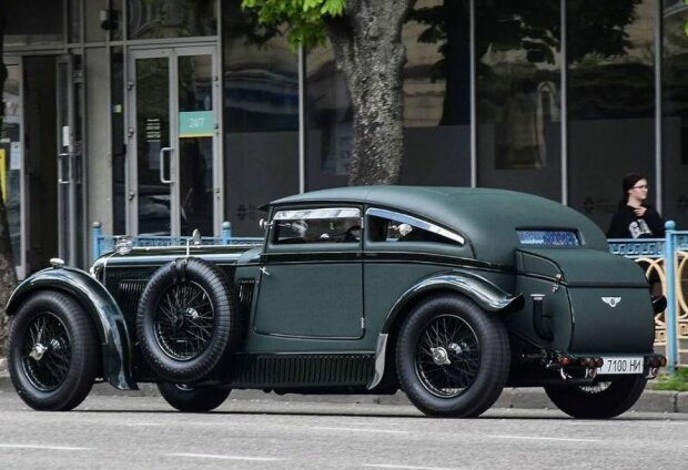 У Києві помітили унікальний автомобіль Bentley 1930 року (Фото)