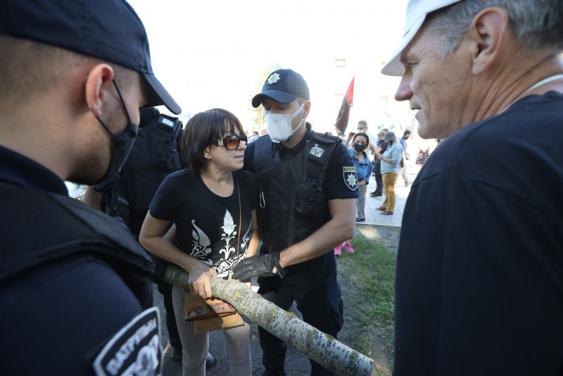 У Києві протести під Радою через мову: відбулись сутички (Фото)