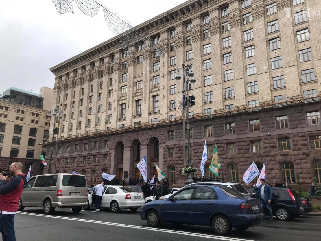 У Києві мітингувальники повністю перекрили Хрещатик (Фото/Відео)